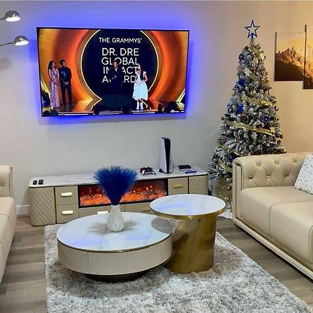 Luxury Home Away From Home, A Villa With 3 Bdrm And 3 Bath YYC 외부 사진