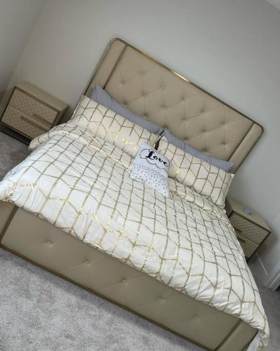 Luxury Home Away From Home, A Villa With 3 Bdrm And 3 Bath YYC 외부 사진